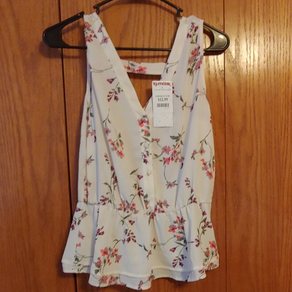 Sleve less peplum type shirt